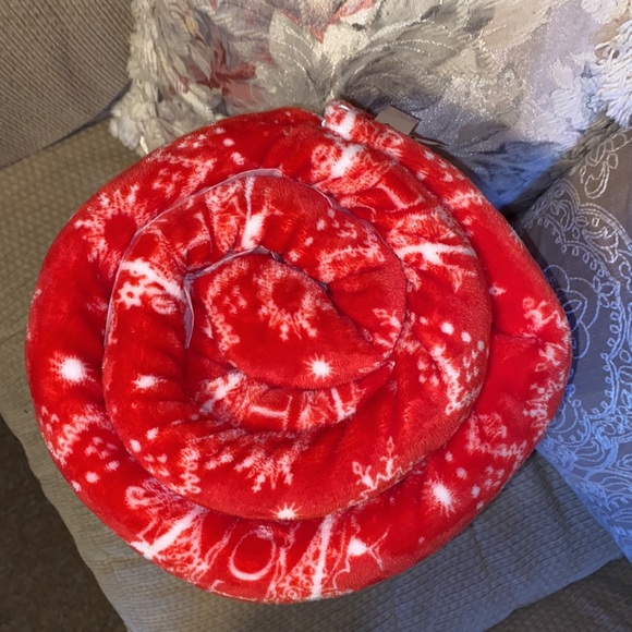 ❄️❤️❄️NWT VS Sherpa Blanket - Picture 2 of 14